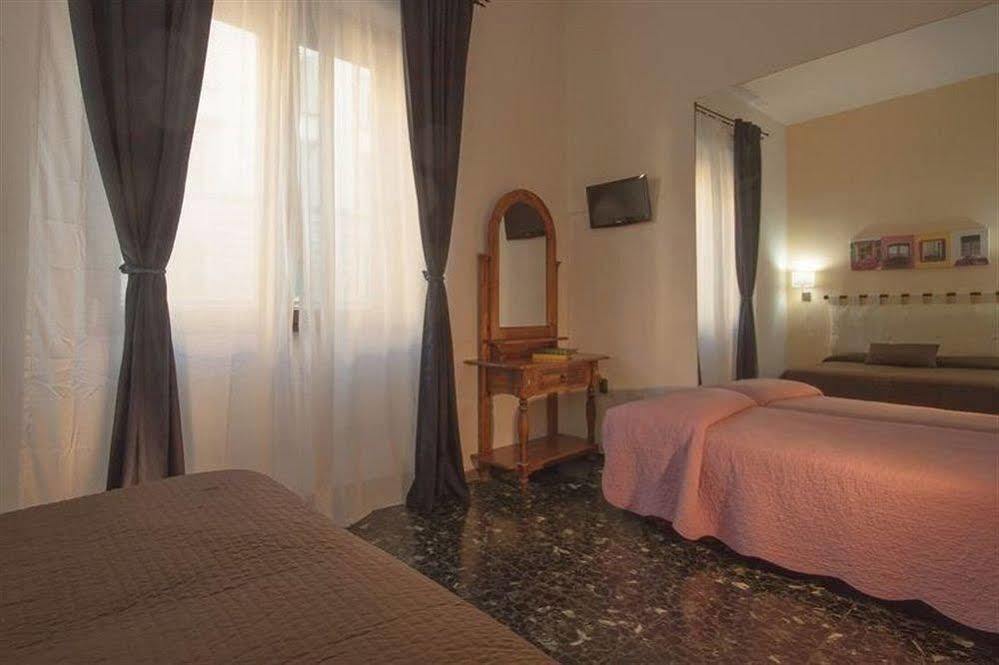 Bed and Breakfast Bed & Bed Peterson Florencia Exterior foto